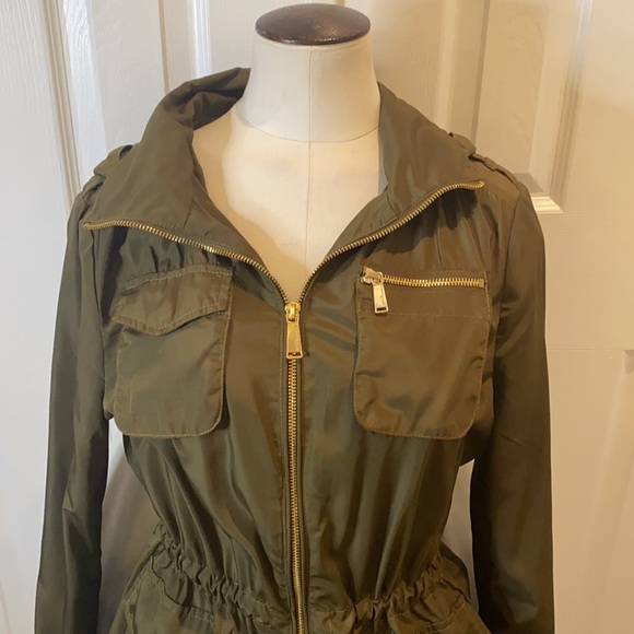 Gorgeous olive green and gold bcbg spring jacket - Picture 2 of 4